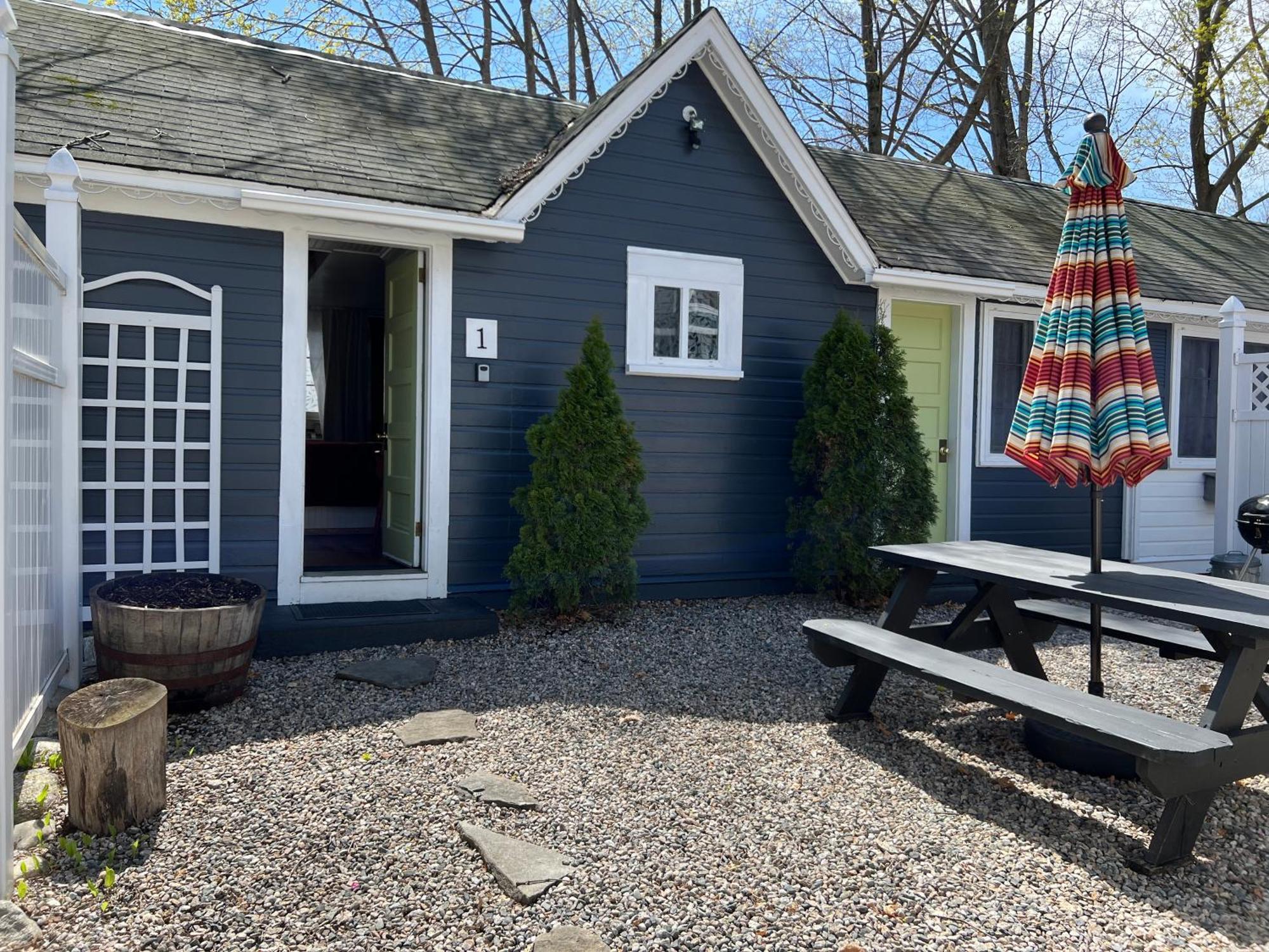 Cottage 1-2 - 2 Bedroom / 1 Bath End Unit Wolfeboro Buitenkant foto