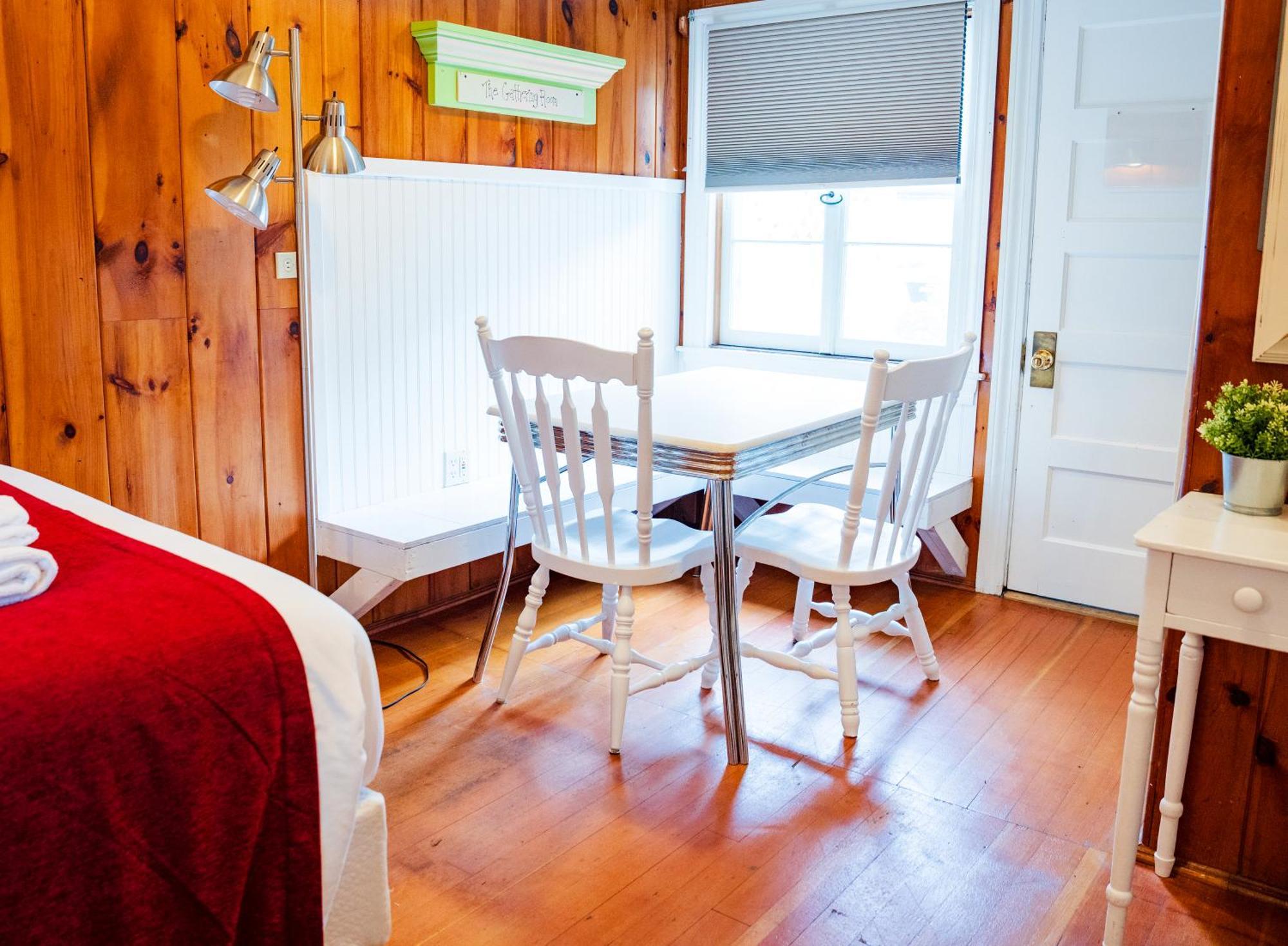 Cottage 1-2 - 2 Bedroom / 1 Bath End Unit Wolfeboro Buitenkant foto