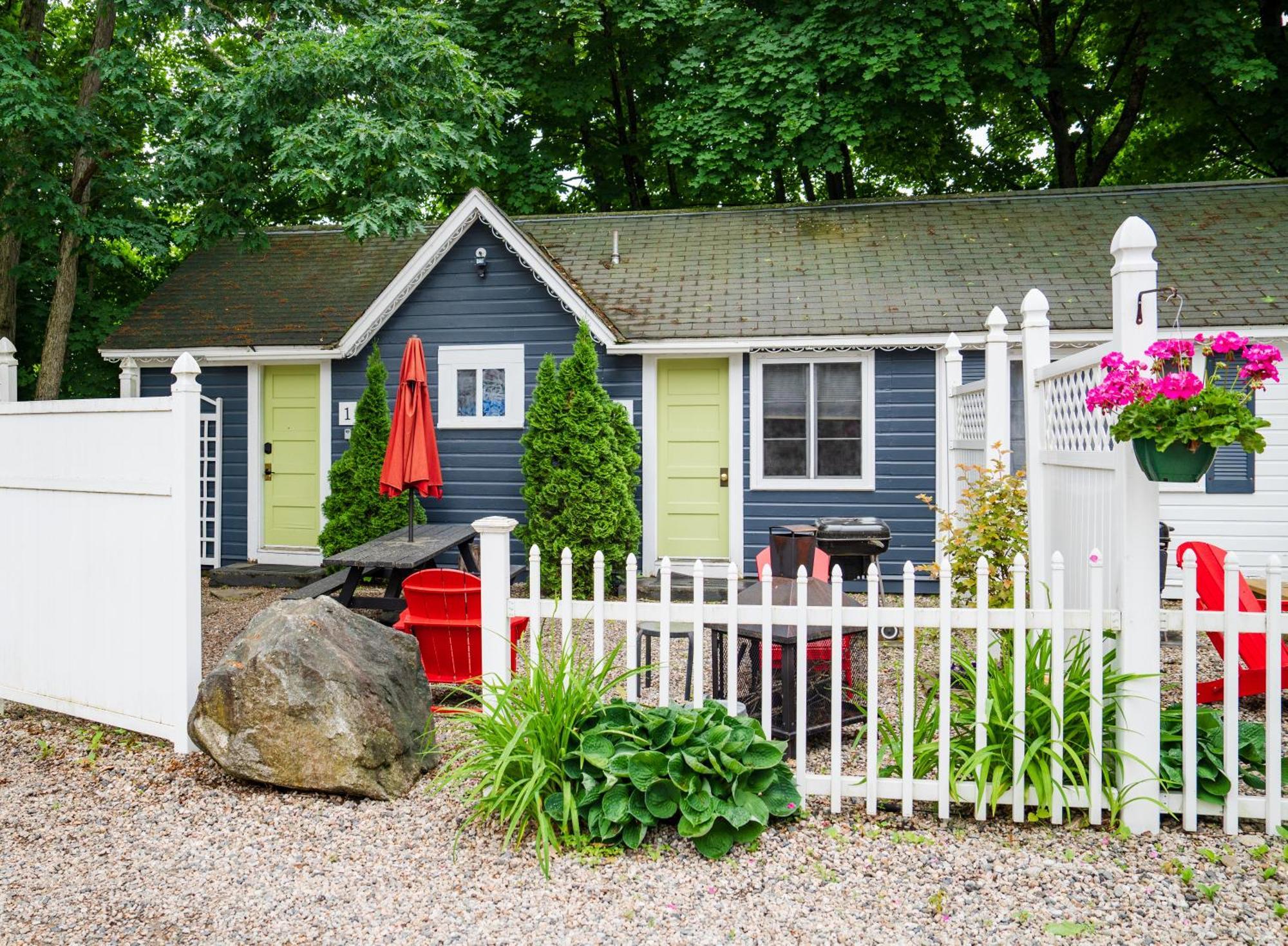 Cottage 1-2 - 2 Bedroom / 1 Bath End Unit Wolfeboro Buitenkant foto