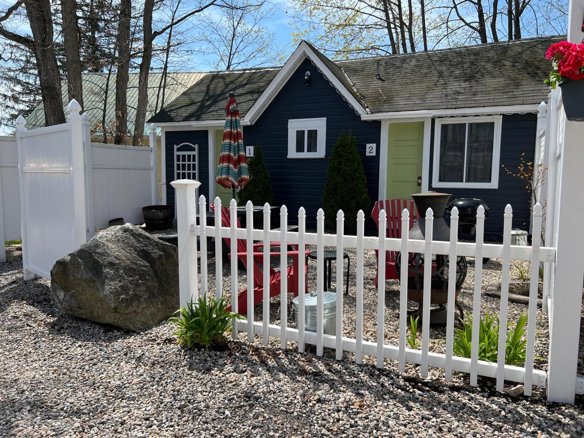 Cottage 1-2 - 2 Bedroom / 1 Bath End Unit Wolfeboro Buitenkant foto