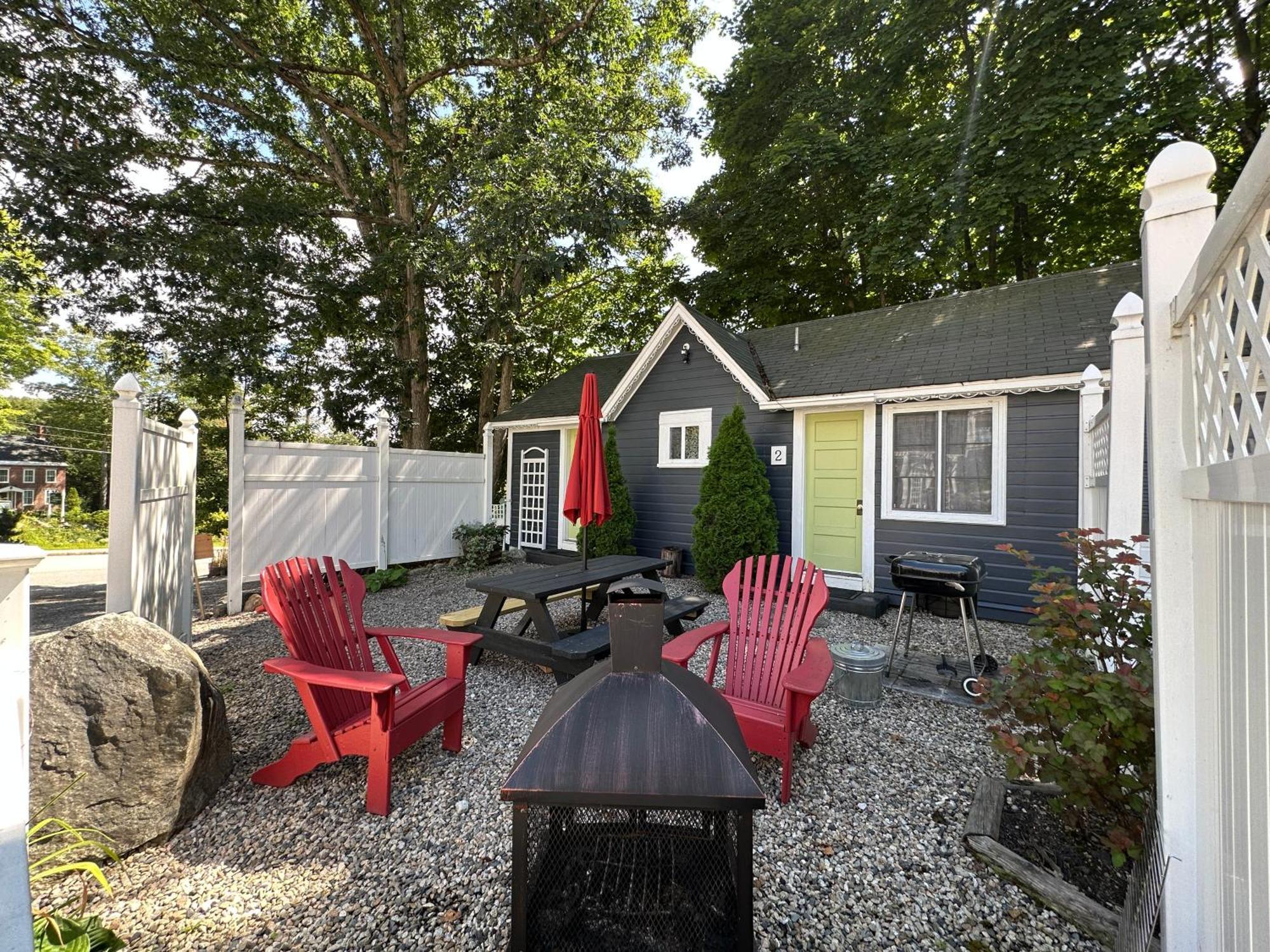 Cottage 1-2 - 2 Bedroom / 1 Bath End Unit Wolfeboro Buitenkant foto